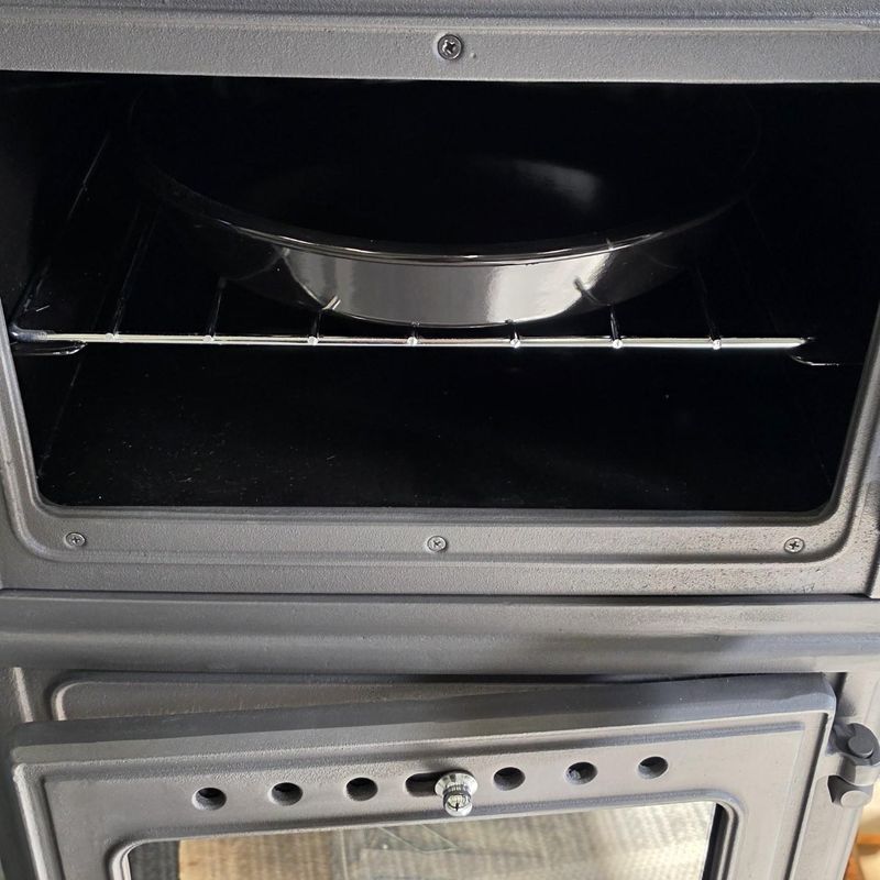 Vedkomfyr 8010CR HJØRNE koketopp bakerovn 7kW sideglass høyre